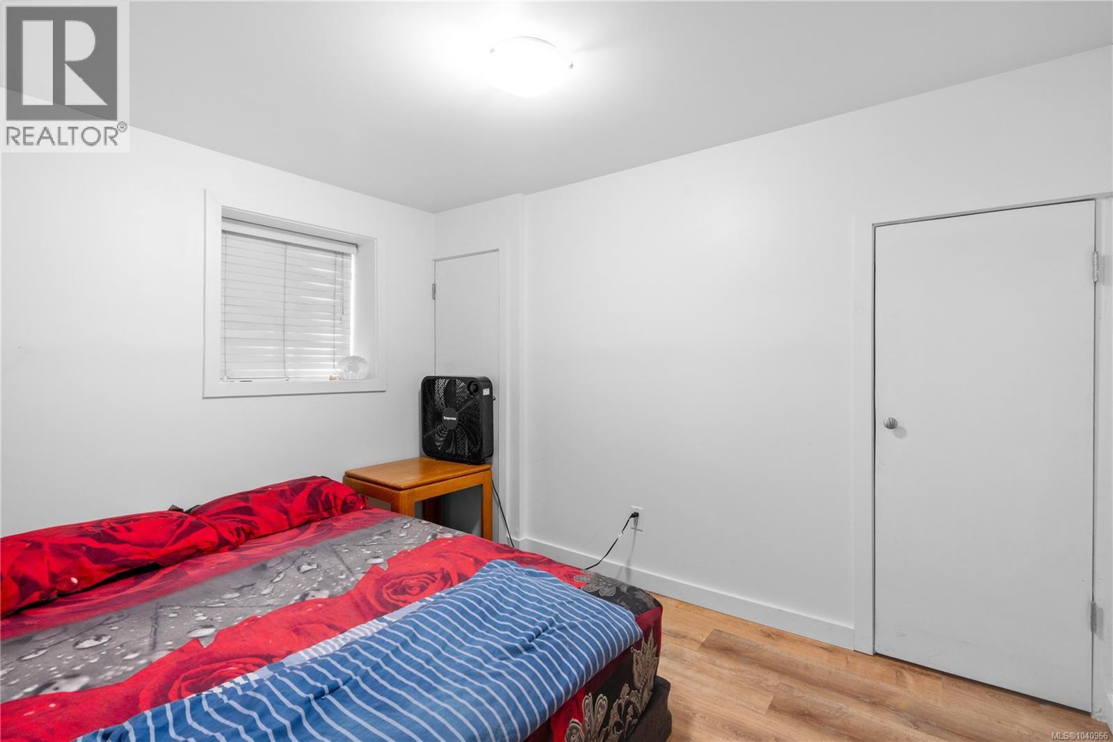 861 Tillicum Rd, Esquimalt