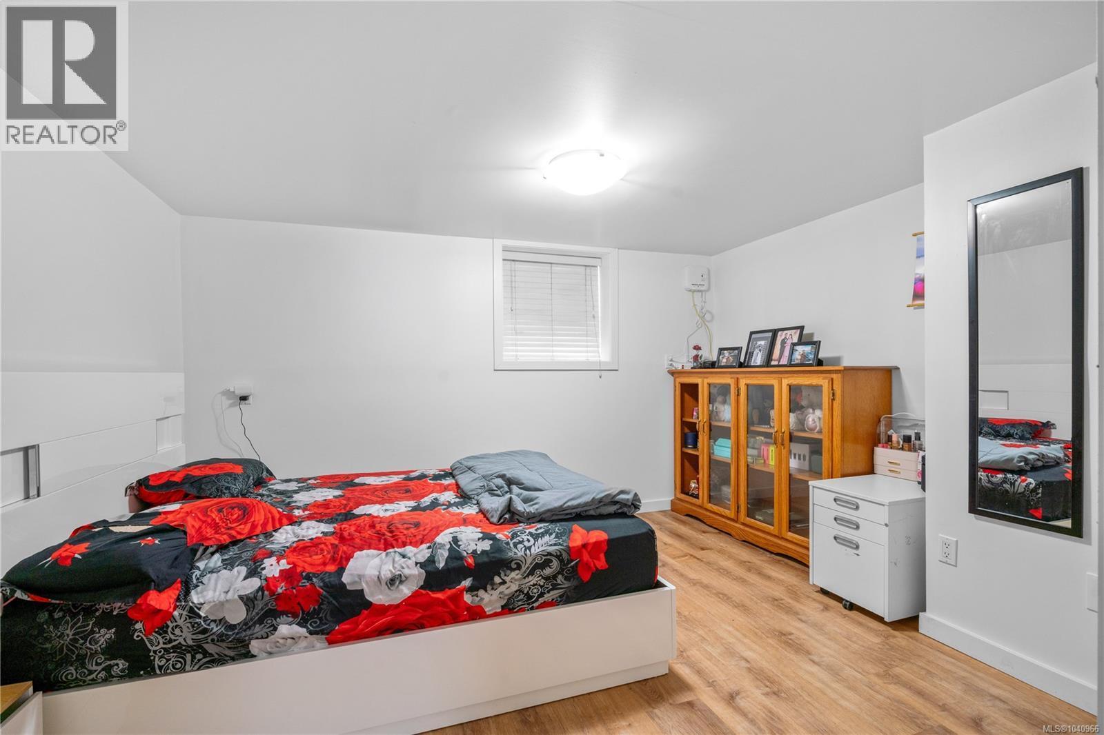 861 Tillicum Rd, Esquimalt
