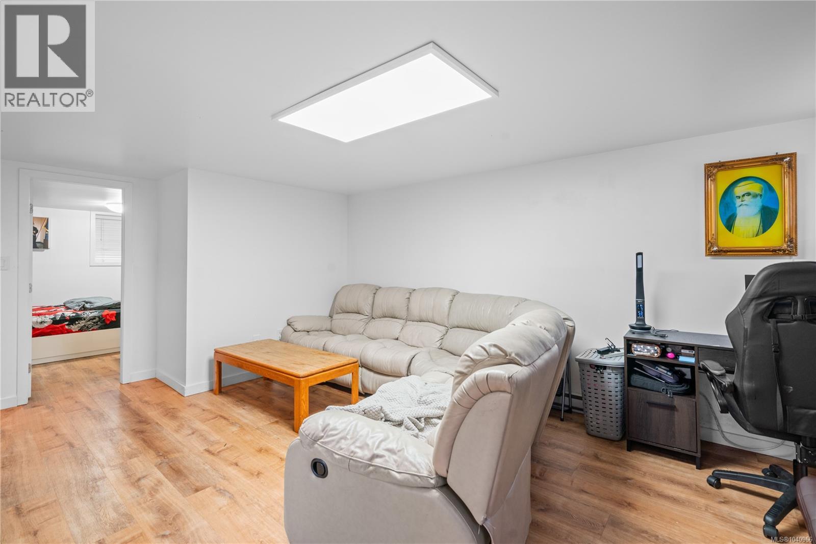 861 Tillicum Rd, Esquimalt
