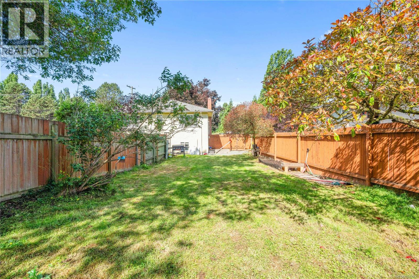 861 Tillicum Rd, Esquimalt