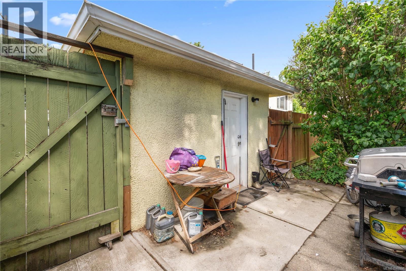 861 Tillicum Rd, Esquimalt