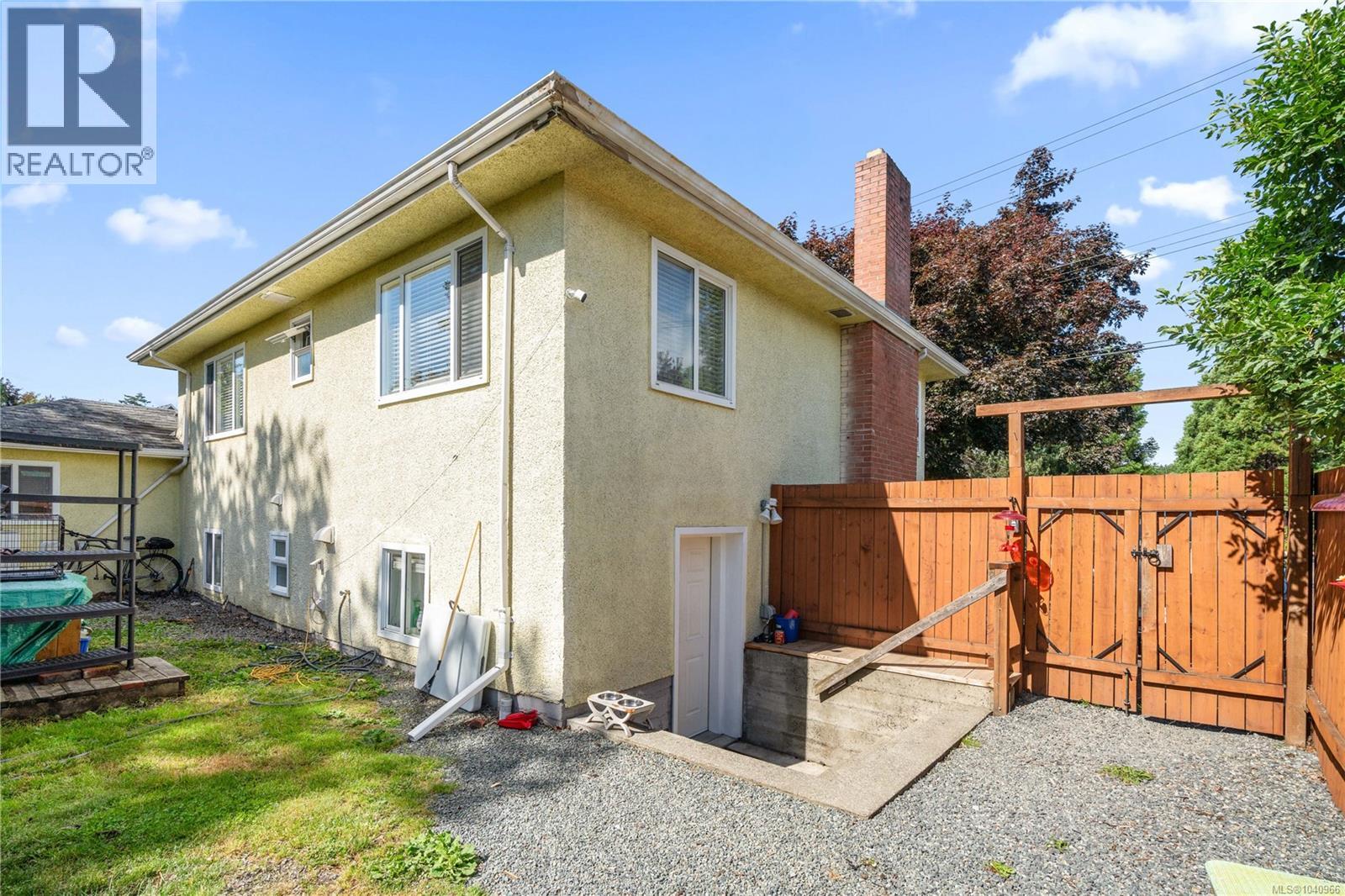 861 Tillicum Rd, Esquimalt