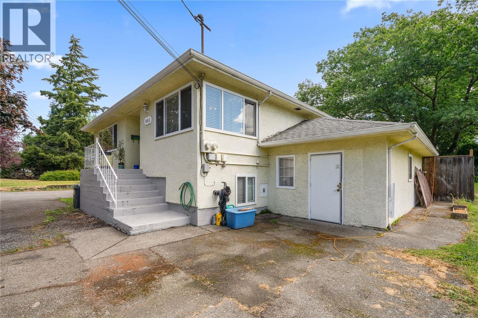 861 Tillicum Rd, Esquimalt