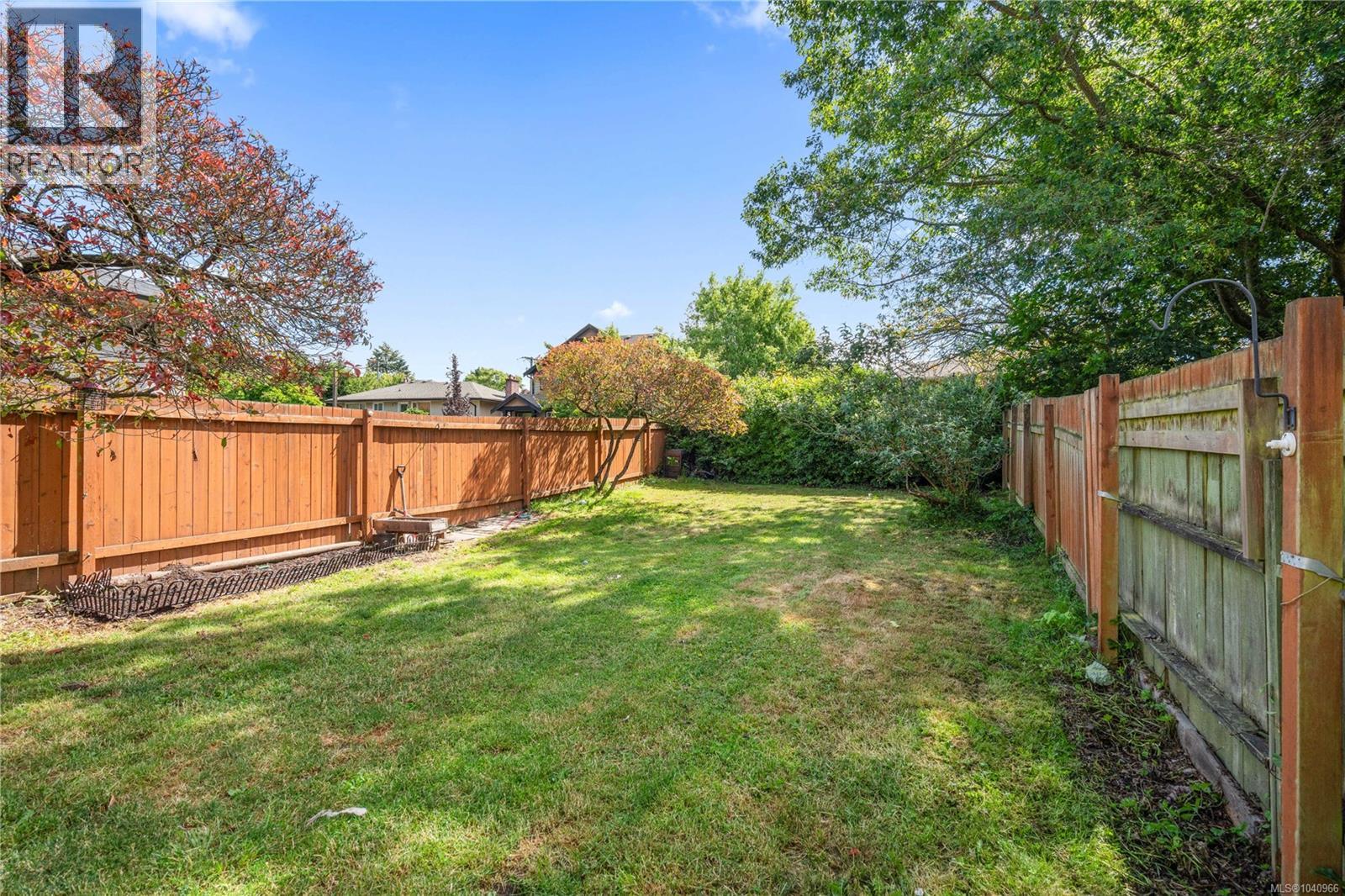 861 Tillicum Rd, Esquimalt