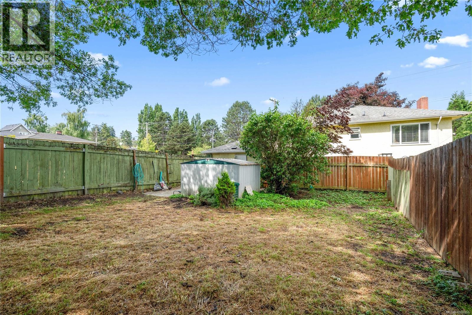 861 Tillicum Rd, Esquimalt