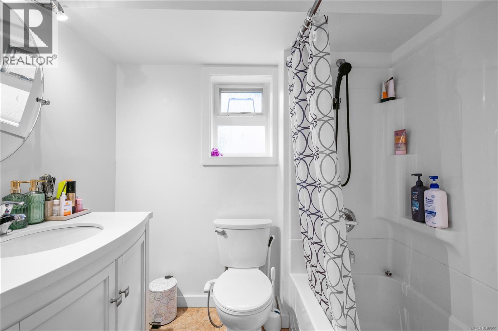 861 Tillicum Rd, Esquimalt