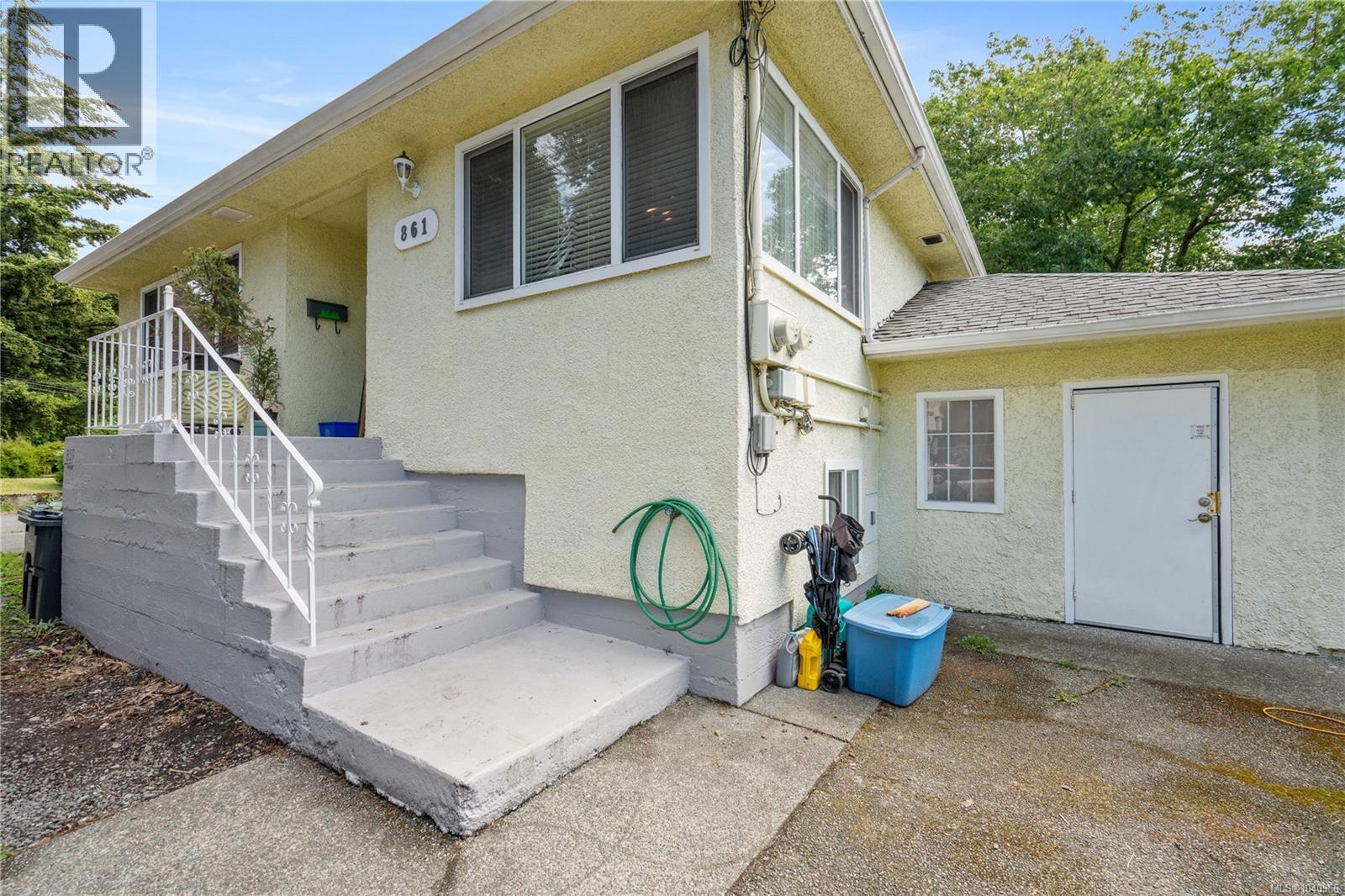 861 Tillicum Rd, Esquimalt