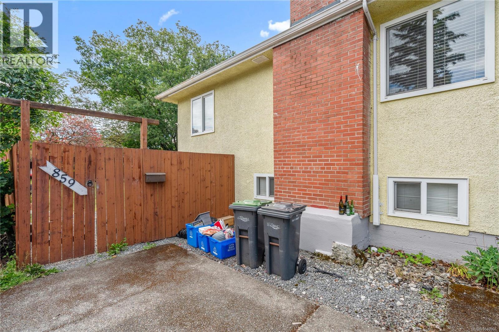 861 Tillicum Rd, Esquimalt