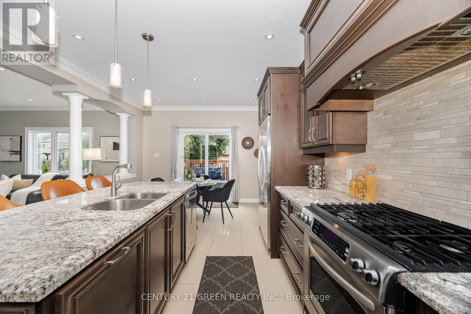 193 ROYAL VALLEY DRIVE - 19