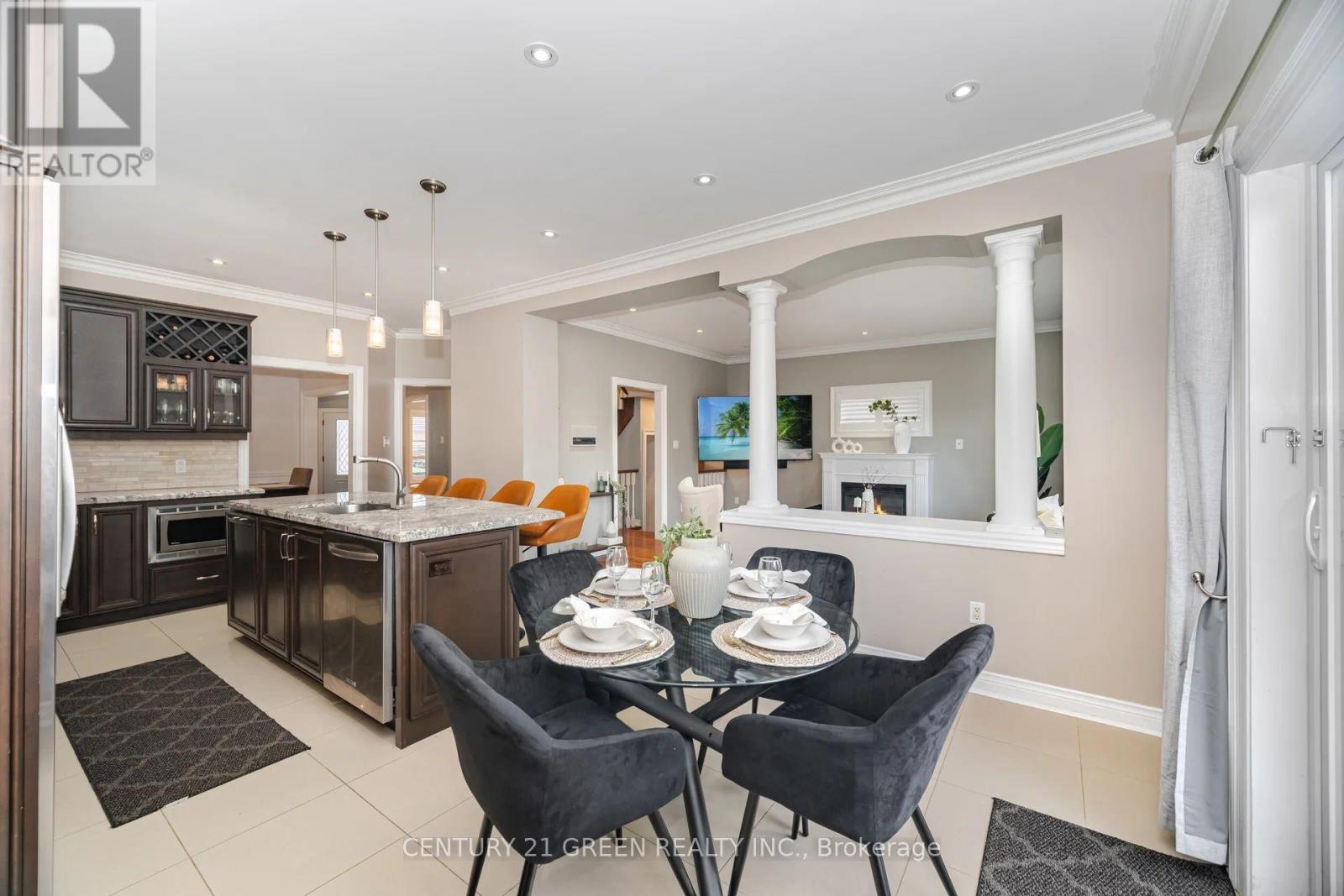 193 ROYAL VALLEY DRIVE - 21