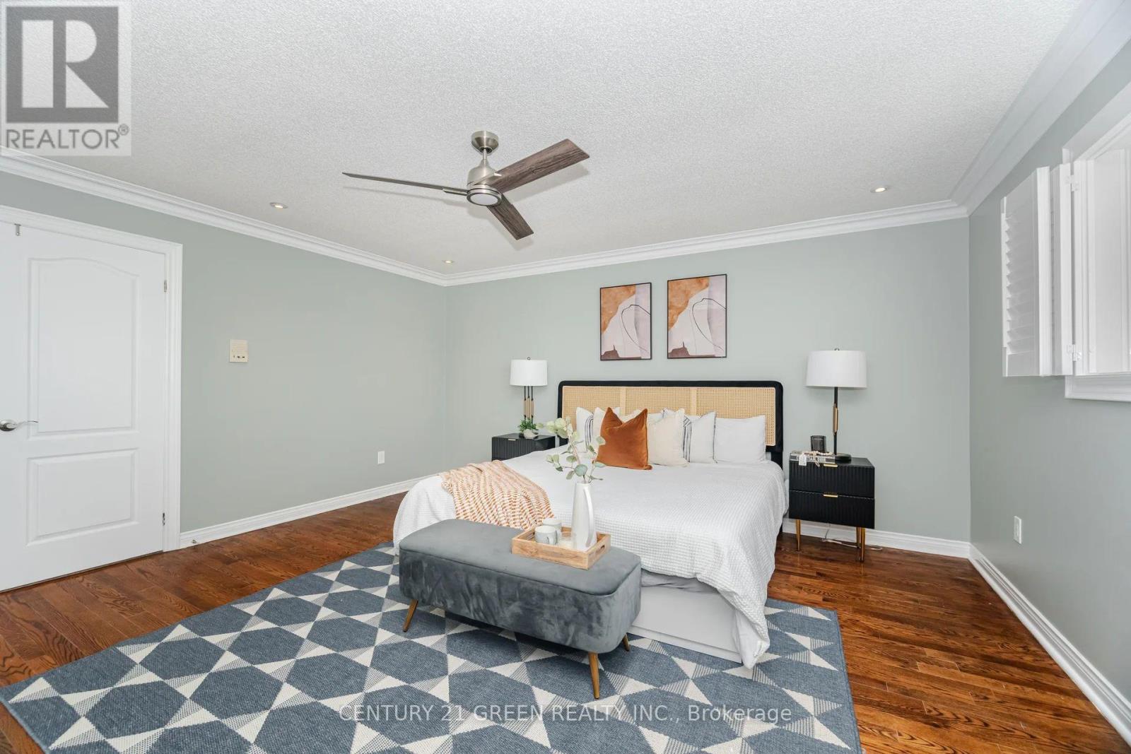 193 ROYAL VALLEY DRIVE - 33