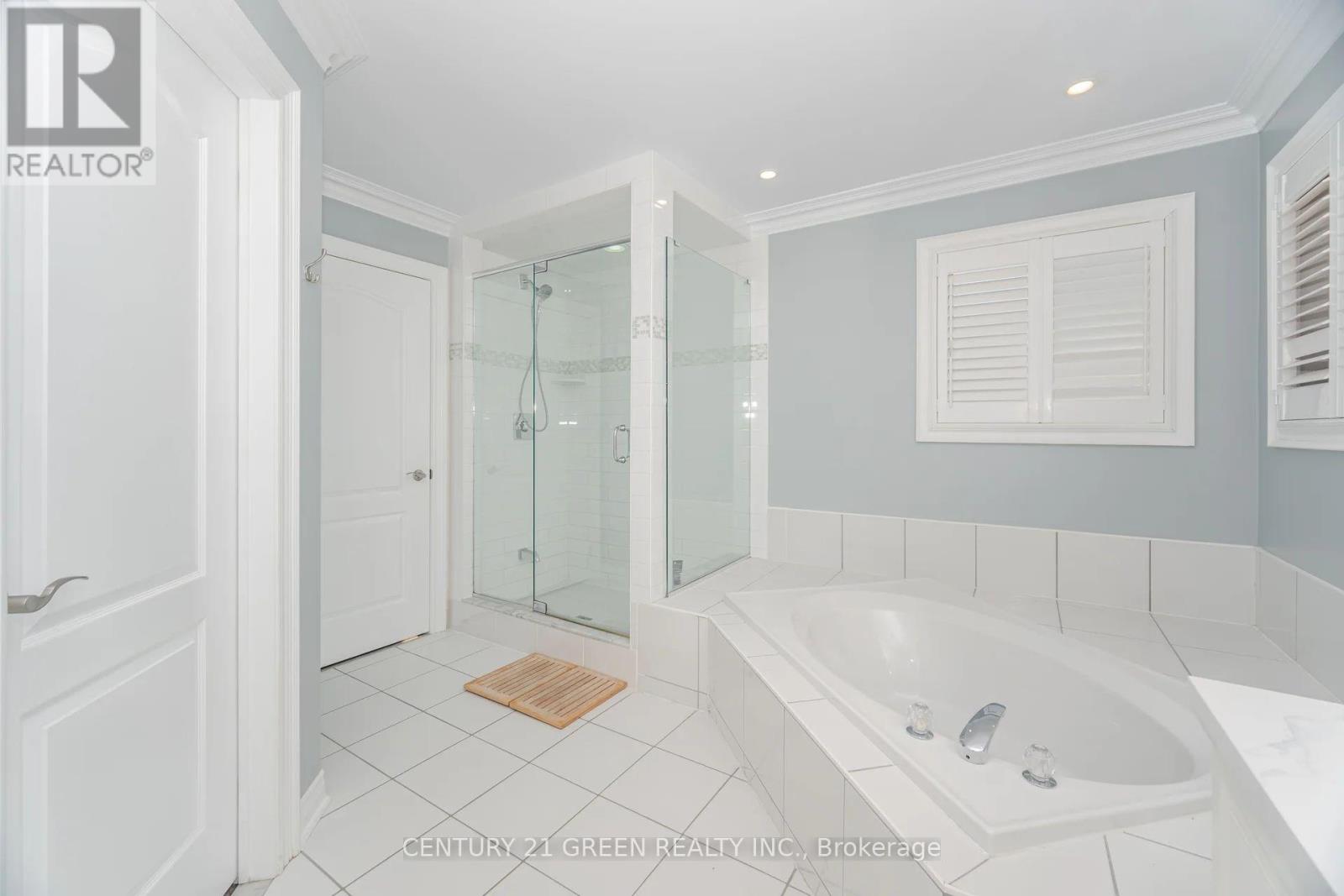 193 ROYAL VALLEY DRIVE - 36