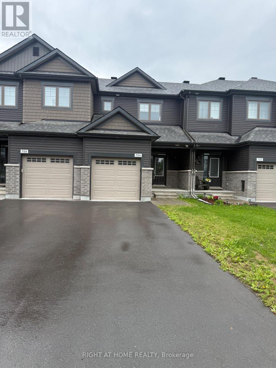 3 Bed, 3 Bath House for Rent in Ottawa – 704 PETANQUE CRESCENT, Ottawa – MLS# X13465486 - Image 1