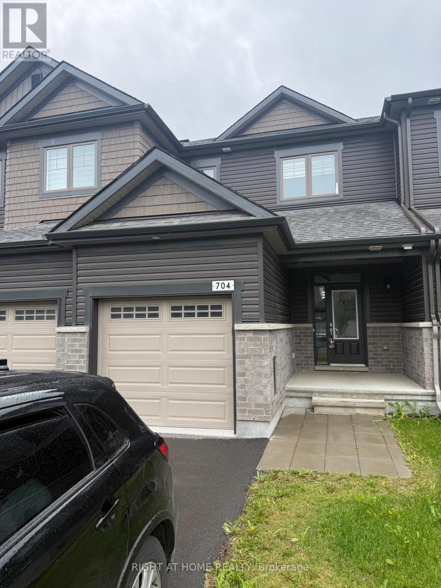 3 Bed, 3 Bath House for Rent in Ottawa – 704 PETANQUE CRESCENT, Ottawa – MLS# X13465486 - Image 3
