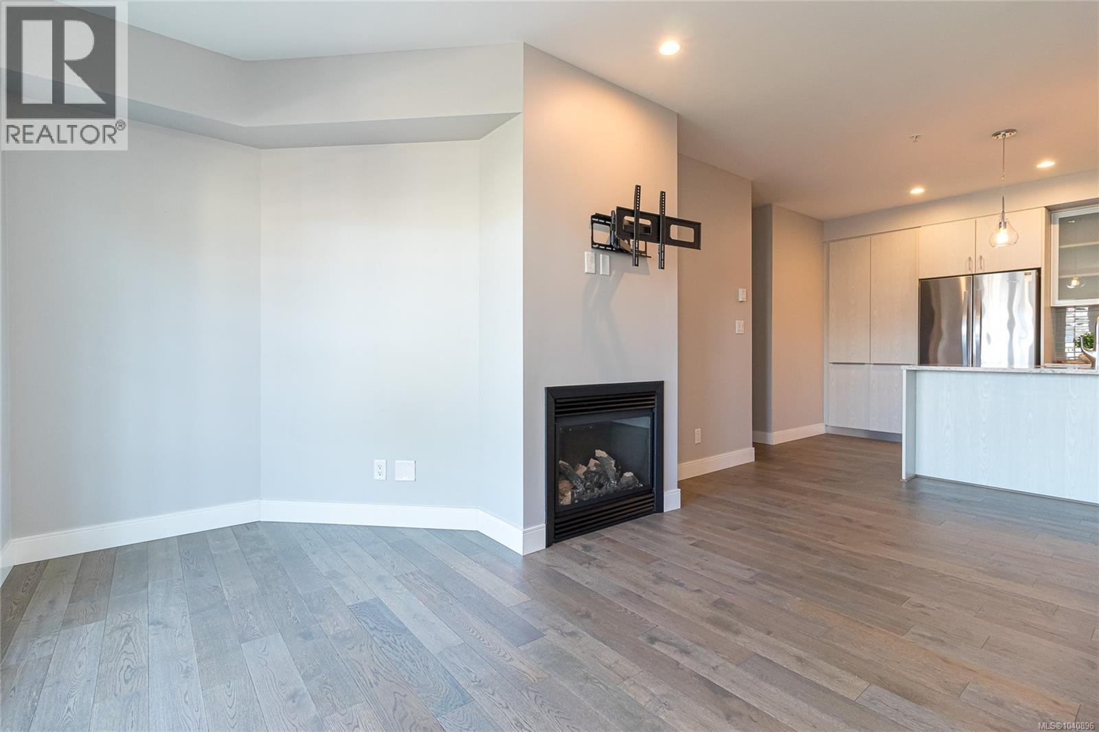 #308 1011 Burdett Ave - 10