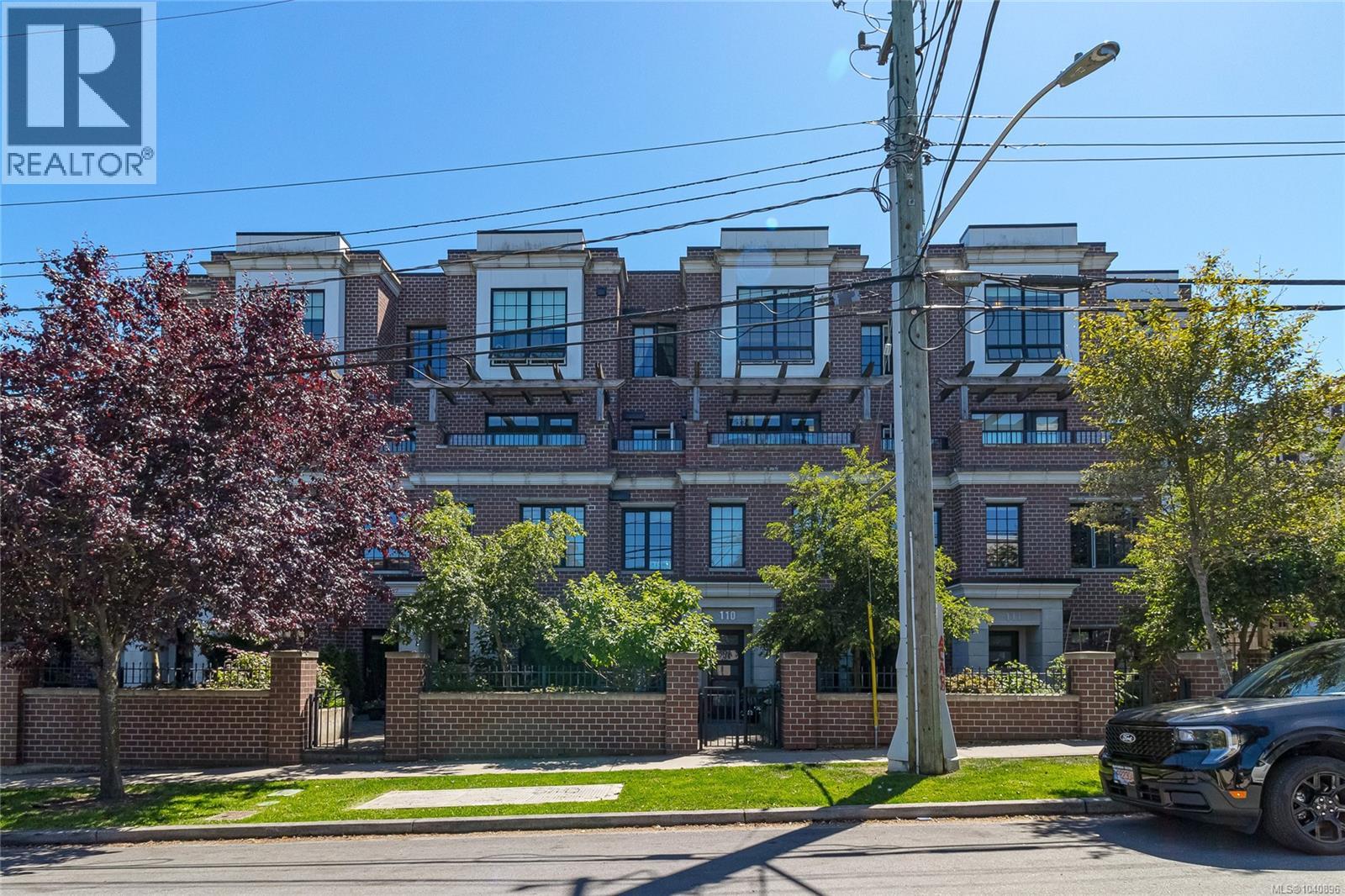 #308 1011 Burdett Ave - 2