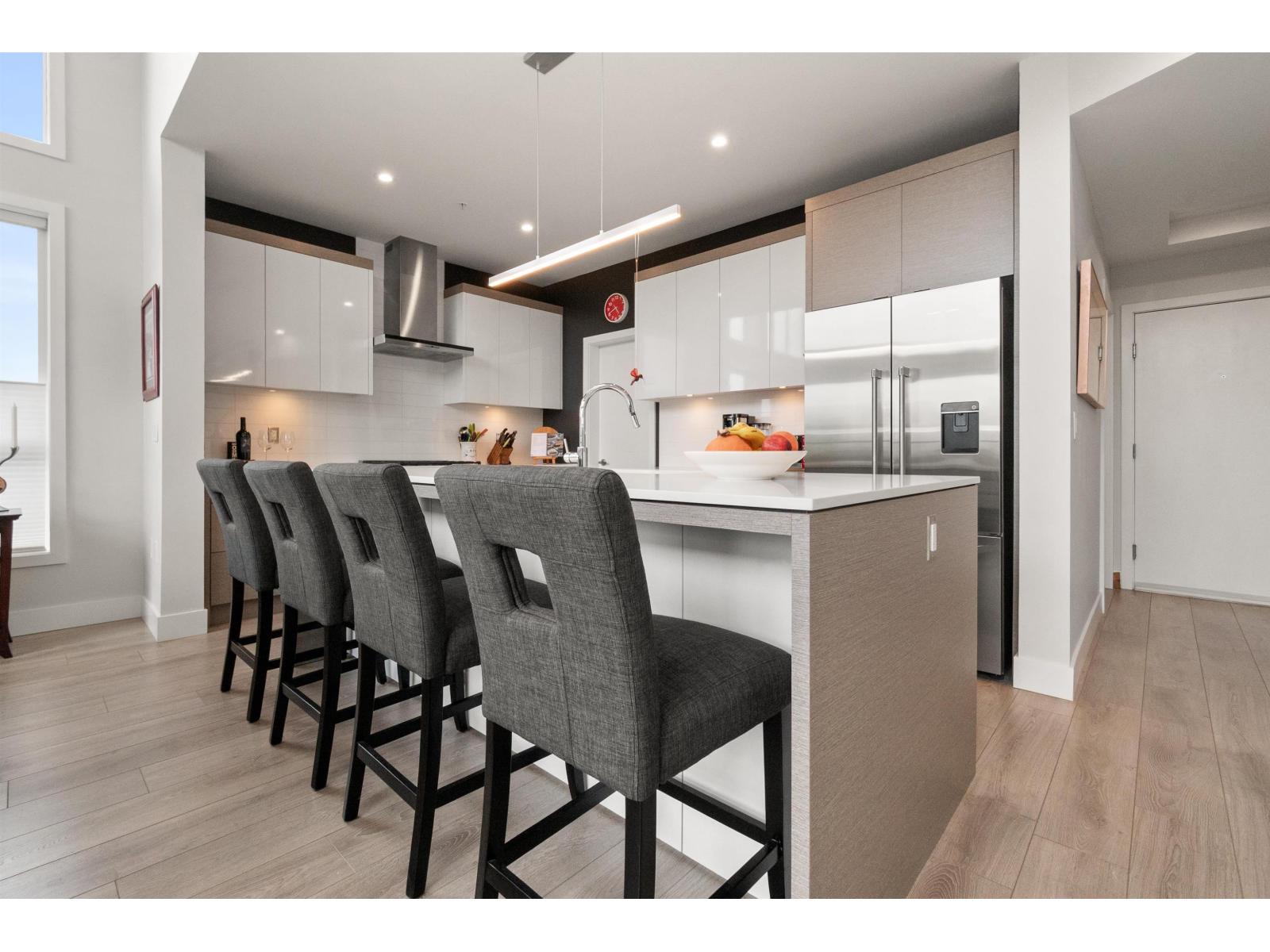 2 Bed, 2 Bath Apartment for Sale in Chilliwack – 601 45510 MARKET WAY, Garrison Crossing, Chilliwack – MLS# R3137200 - Image 3