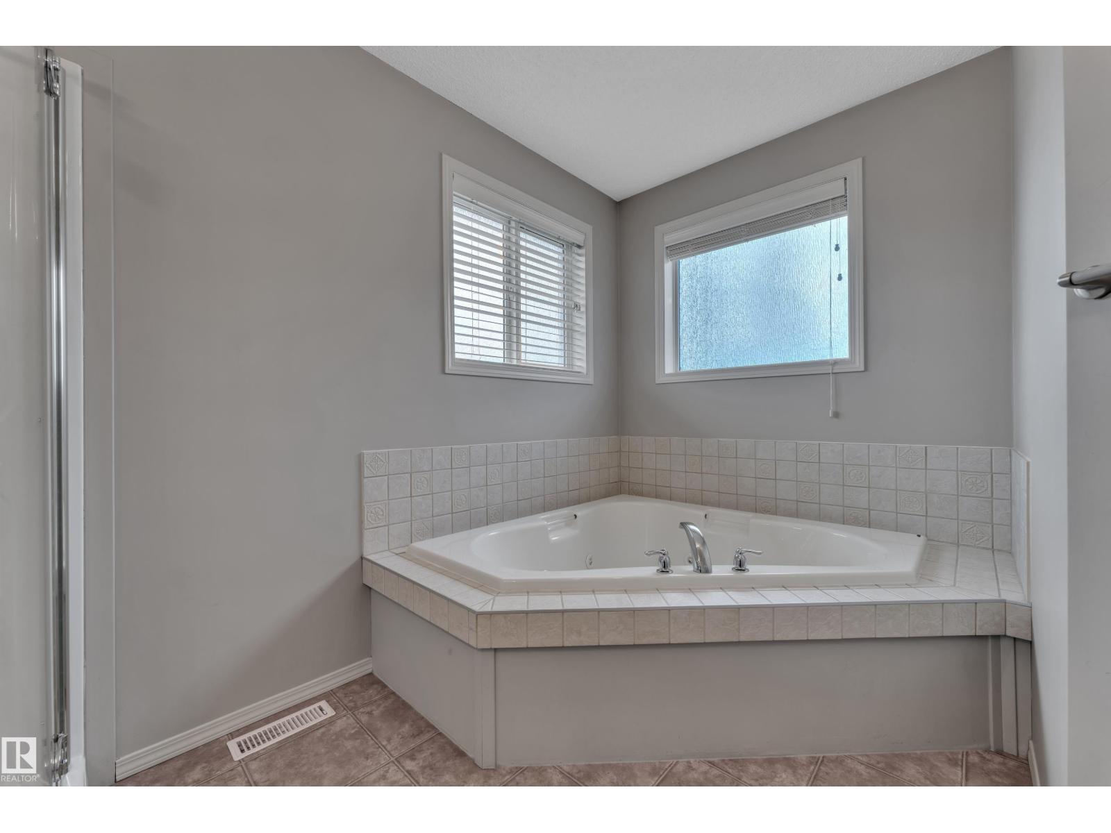 14031 136 ST NW - 36