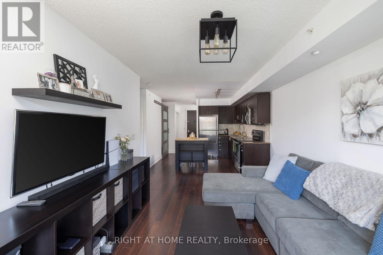 #220 376 HIGHWAY 7 E - 7