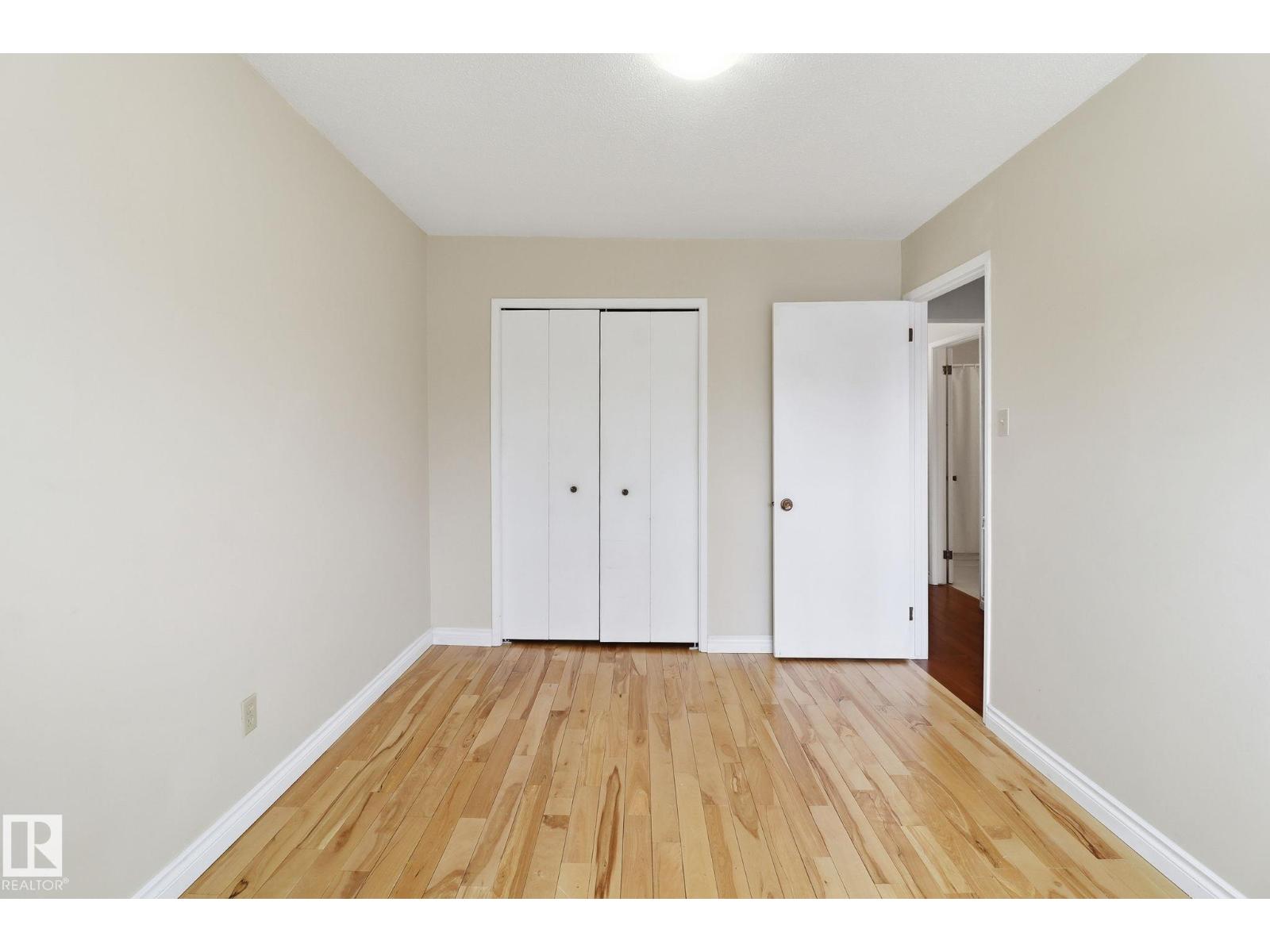 9023 95 ST NW - 27
