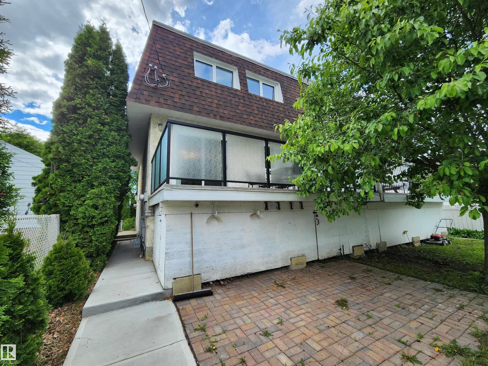 9023 95 ST NW - 41