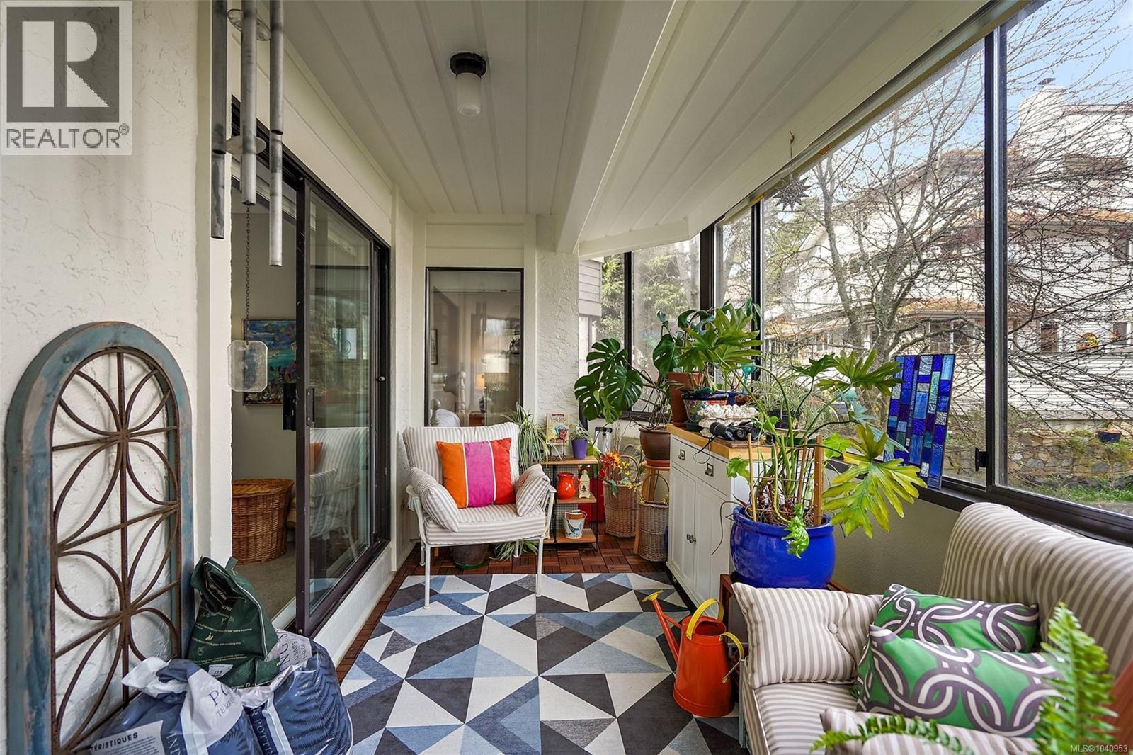 #204 1252 Pandora Ave - 4