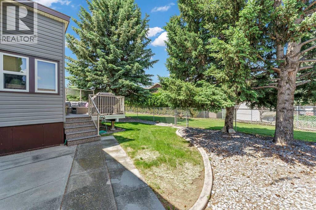 1226 24 Street SE — photo 43