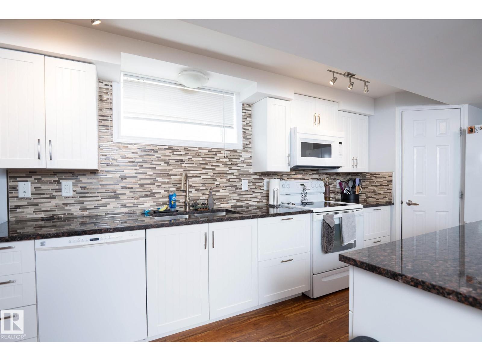 2620 LAKE AV - 18