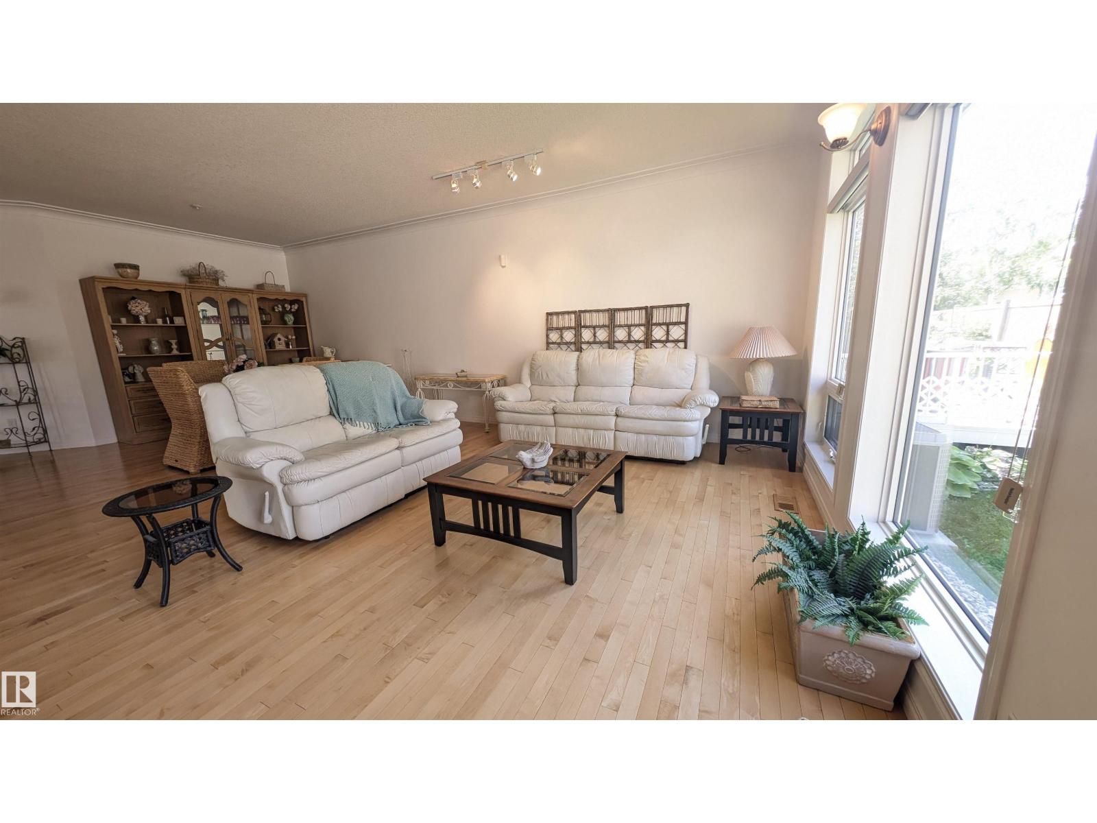 8 BUTTERWORTH PT NW - 16