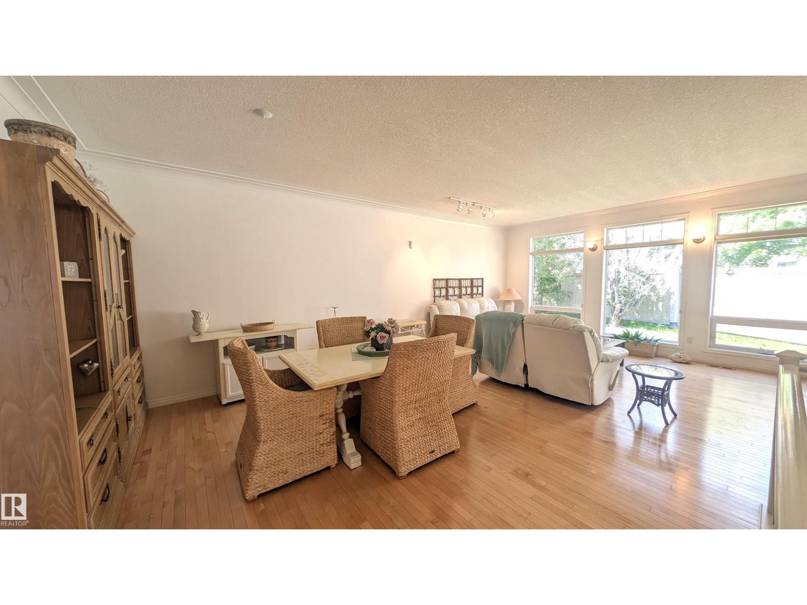 8 BUTTERWORTH PT NW - 12