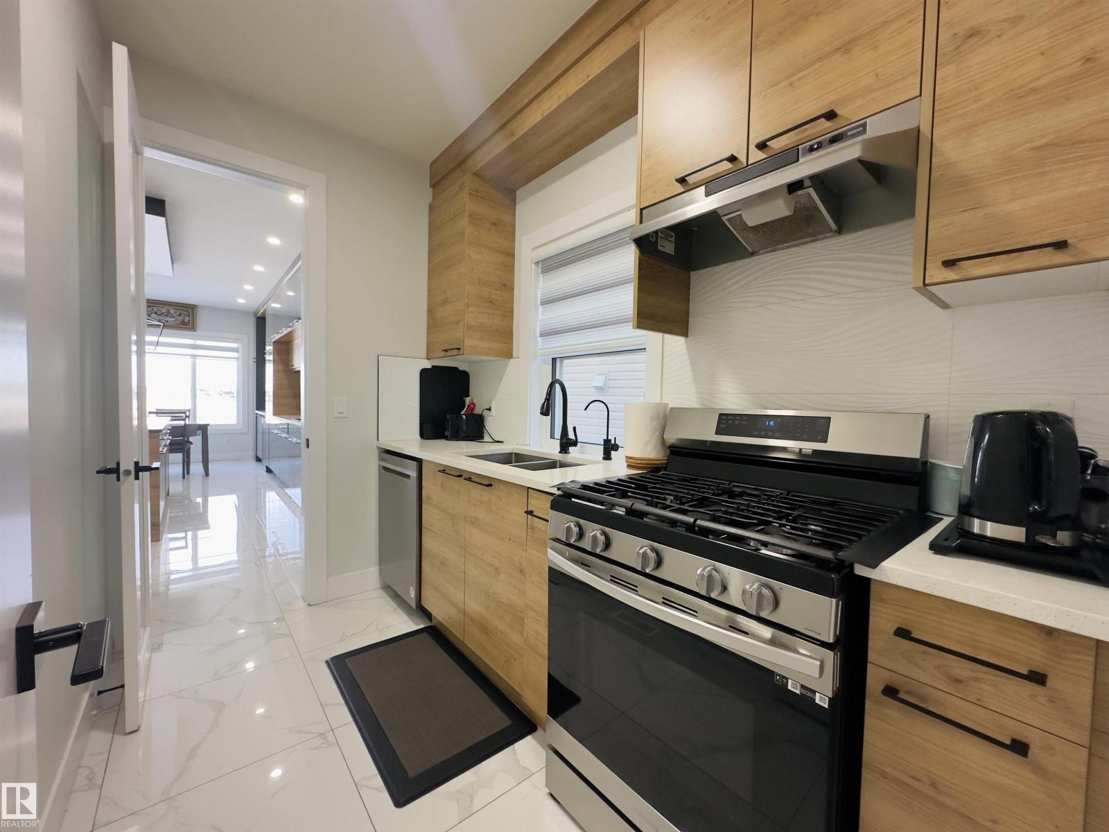 17315 68 ST NW - 35