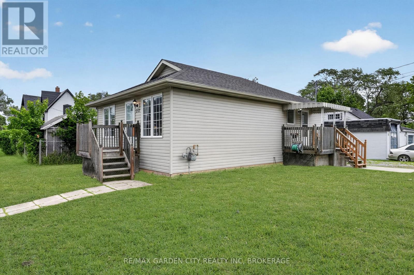 217 PINE STREET - 32