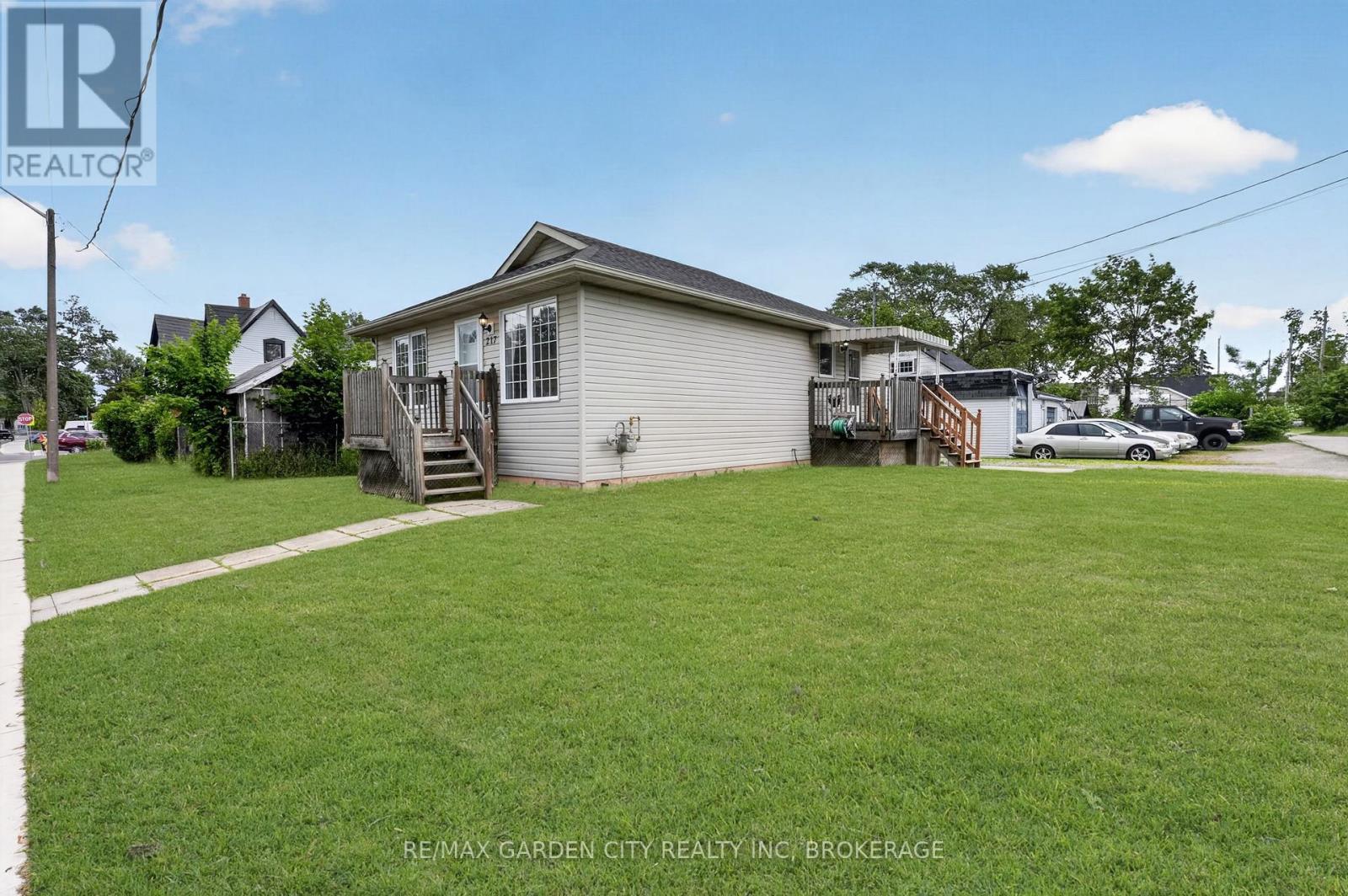 217 PINE STREET - 33