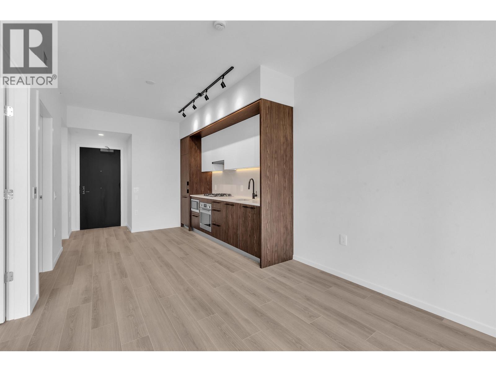 4XX 2729 KINGSWAY, Vancouver