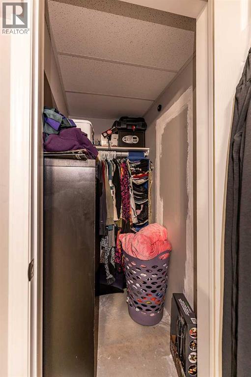 549 2 Street NW — photo 33