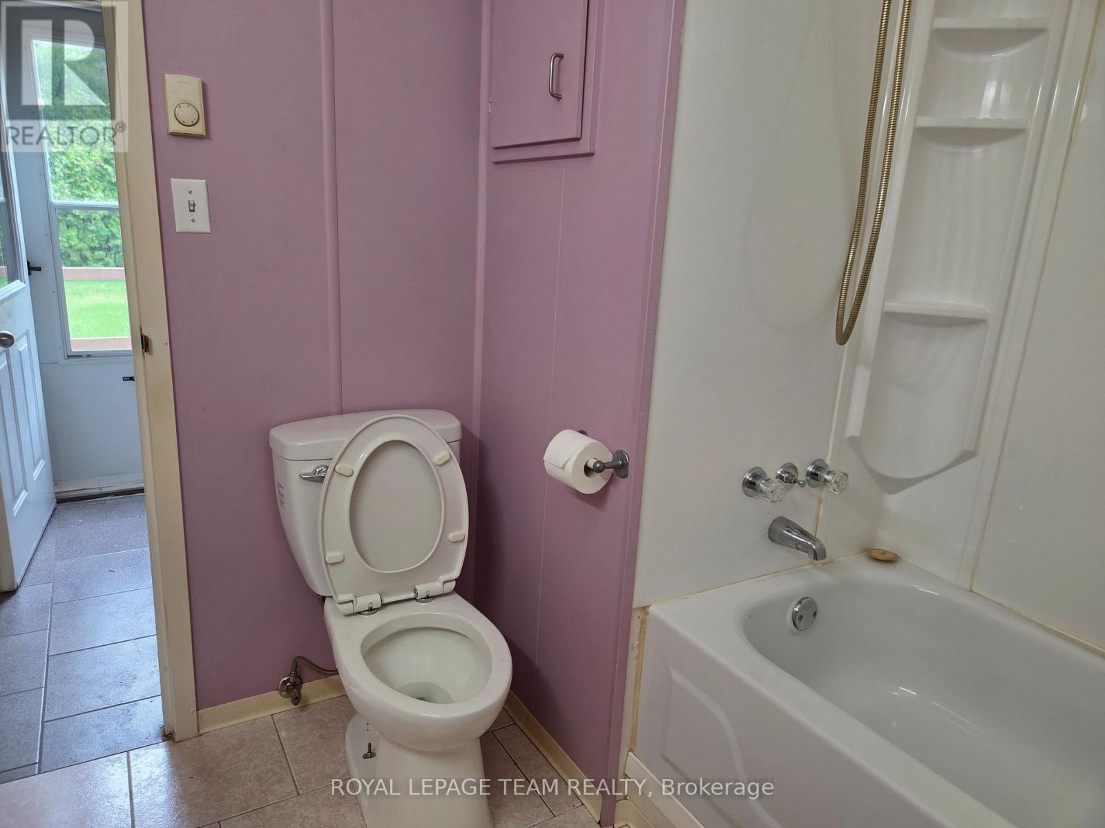 2 Bed, 1 Bath House for Sale in Ottawa – 66 – 5620 ROCKDALE ROAD, Ottawa – MLS# X13471690 - Image 12