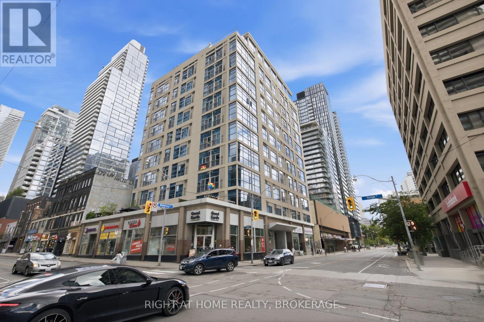 #802 8 WELLESLEY STREET E - 1