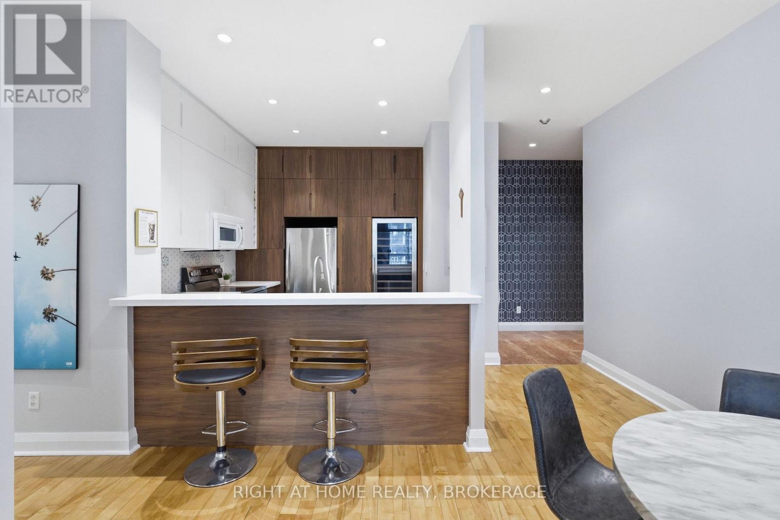 #802 8 WELLESLEY STREET E - 10