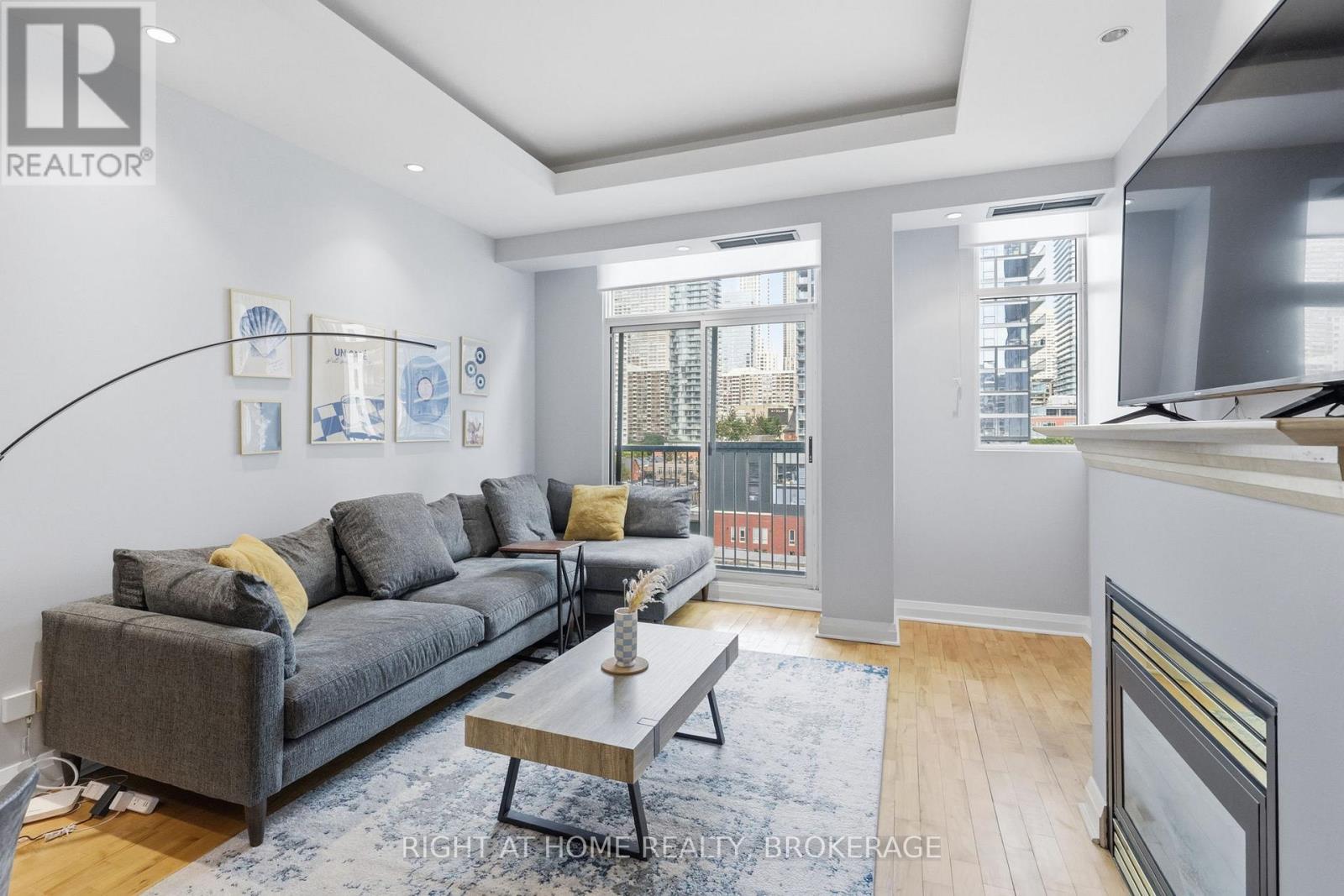 #802 8 WELLESLEY STREET E - 11