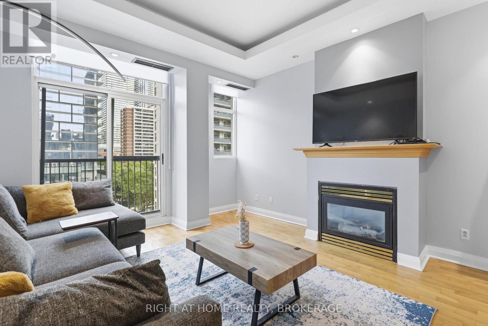 #802 8 WELLESLEY STREET E - 12