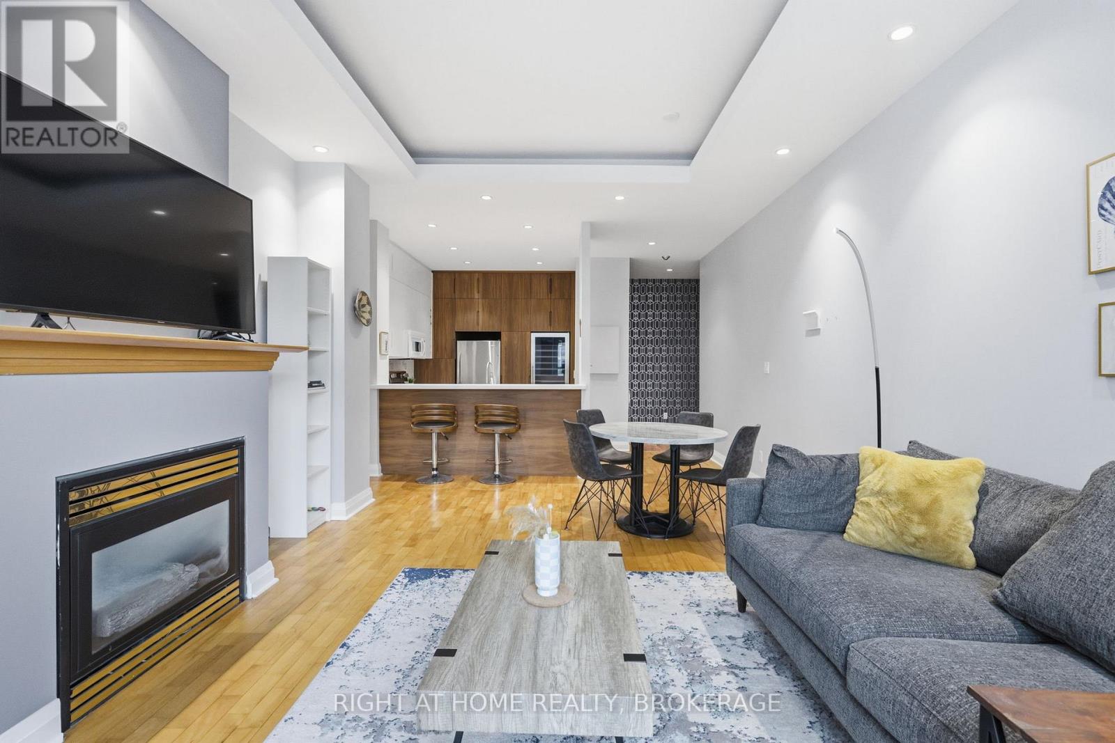 #802 8 WELLESLEY STREET E - 13
