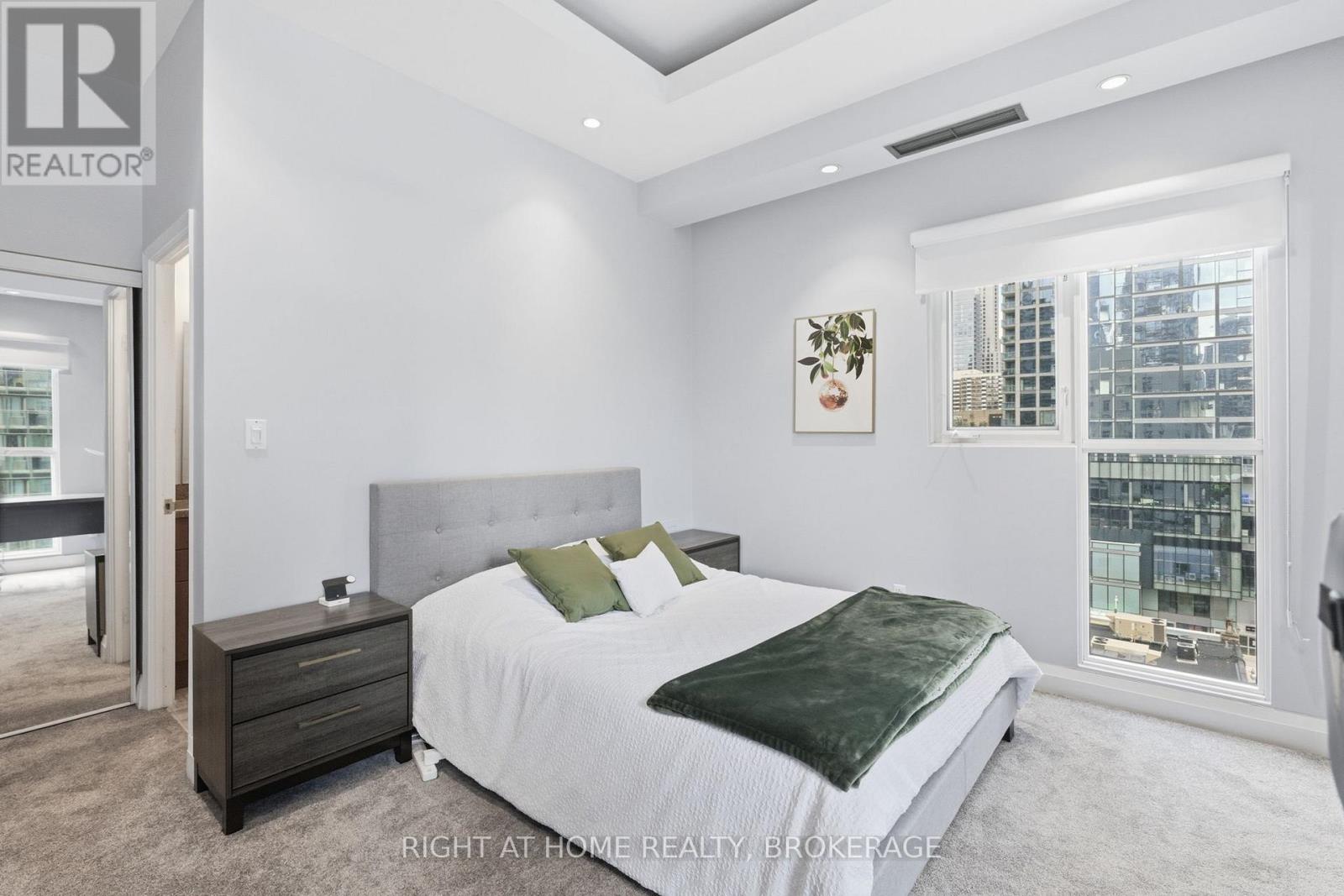#802 8 WELLESLEY STREET E - 18