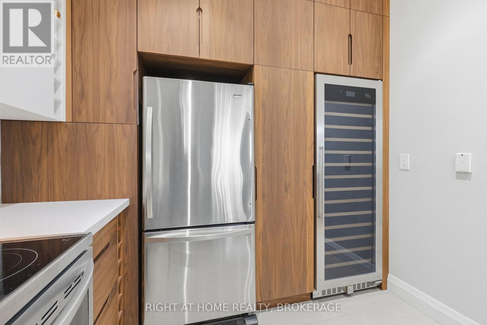 #802 8 WELLESLEY STREET E - Image 7