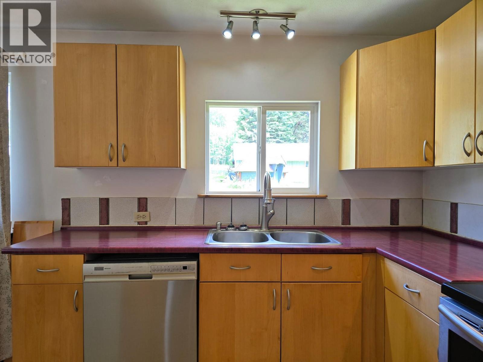 5710 HORSEFLY ROAD - 10