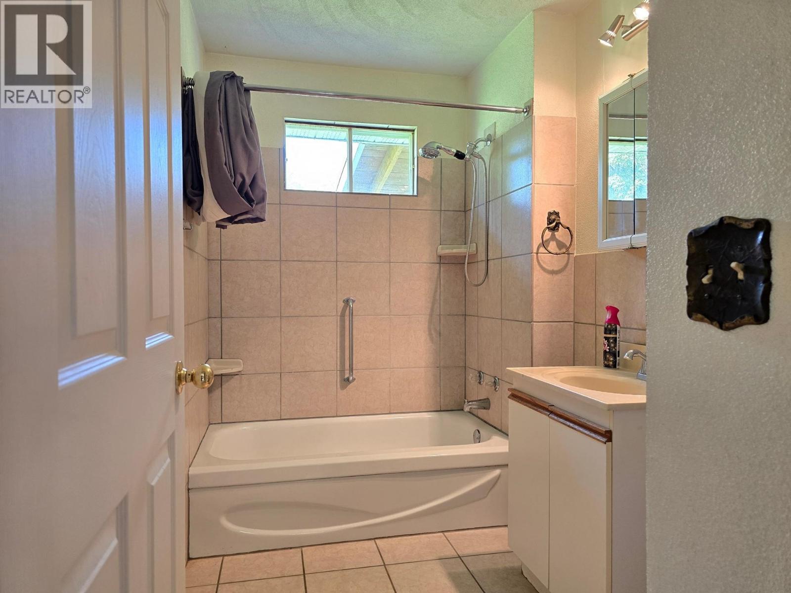 5710 HORSEFLY ROAD - 21