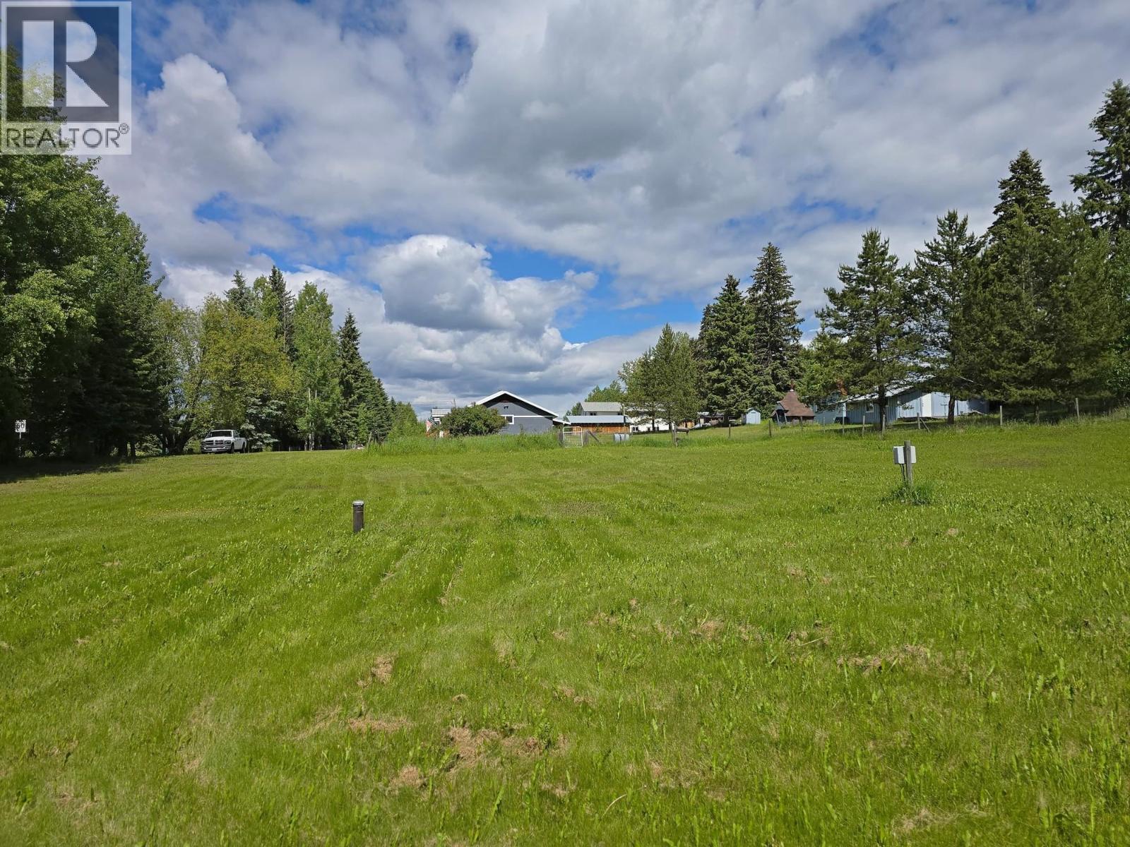5710 HORSEFLY ROAD - 23
