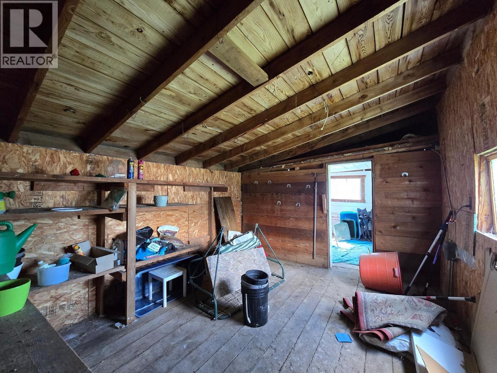 5710 HORSEFLY ROAD - 32