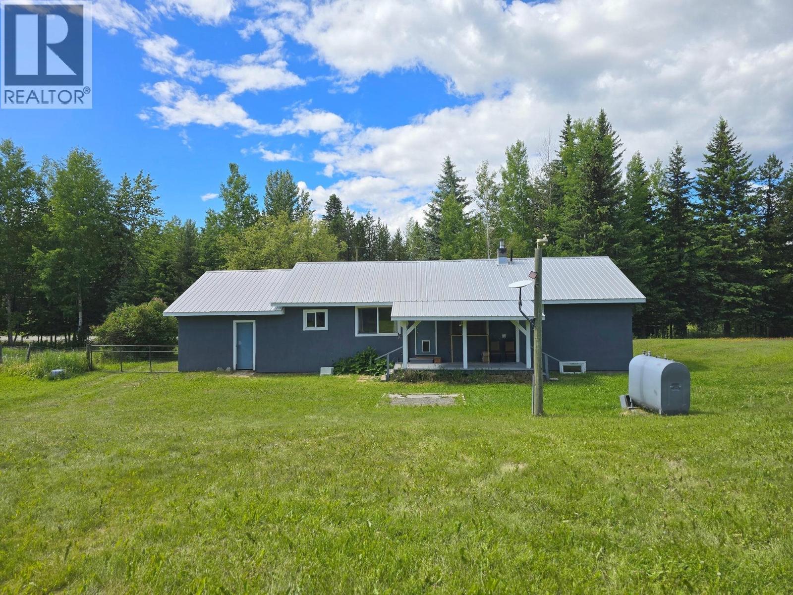 5710 HORSEFLY ROAD - 34