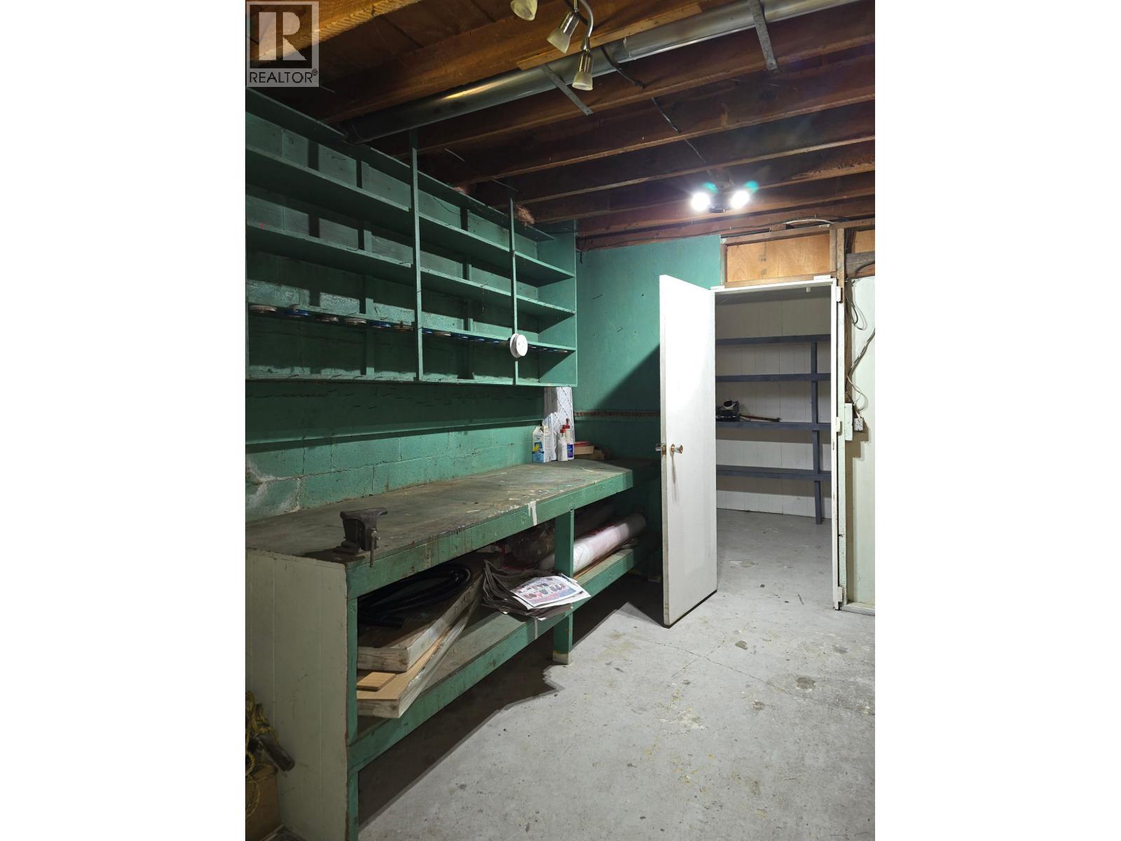 5710 HORSEFLY ROAD - 37