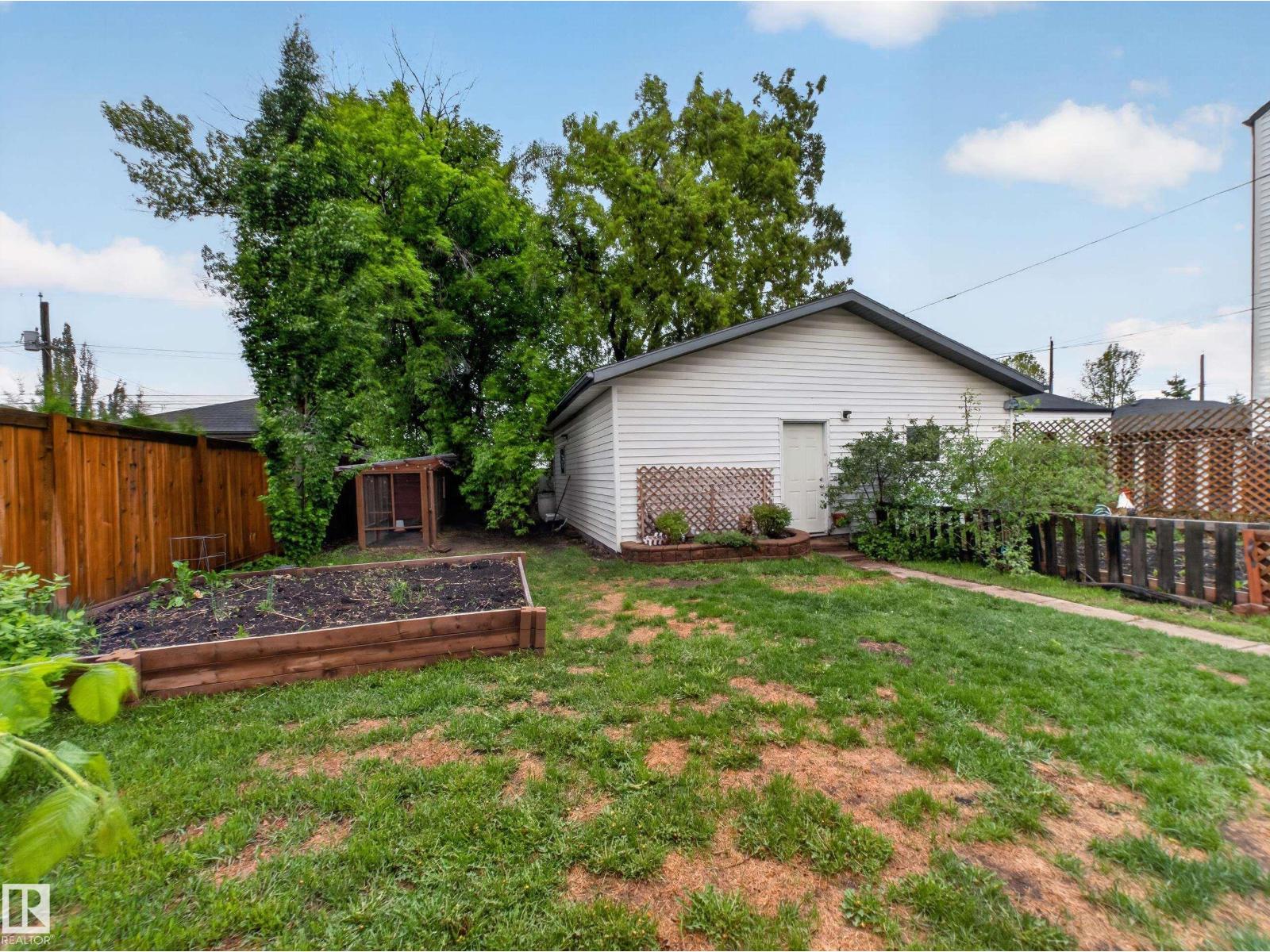 10809 150 ST NW - 29